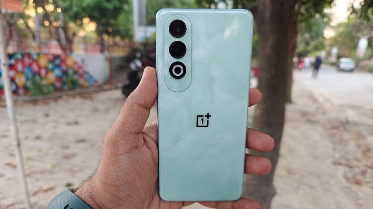 iPhone की आँखों में कांटो की तरह चुभ रहा OnePlus का ये सस्ता 5G स्मार्टफोन, देखे कीमत और फीचर्स