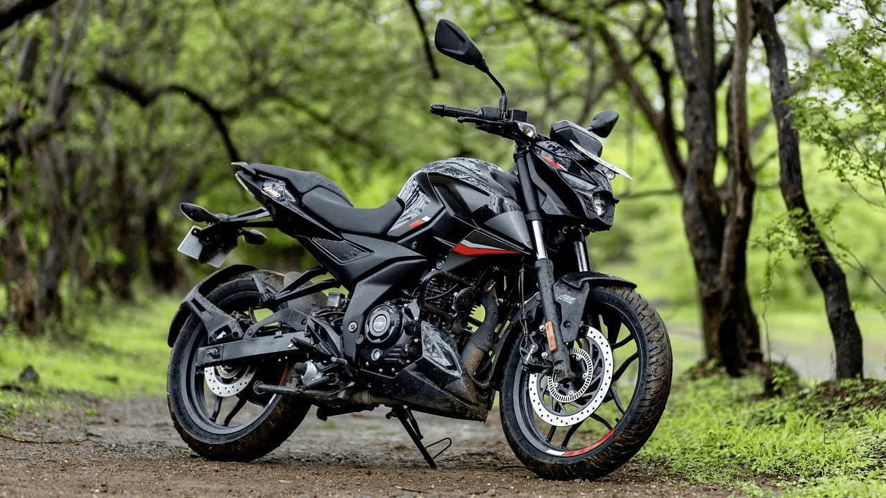 Yamaha MT की हेकड़ी निकाल देंगी Bajaj की दमदार बाइक, किलर लुक और पॉवरफुल इंजन के साथ देखे कीमत