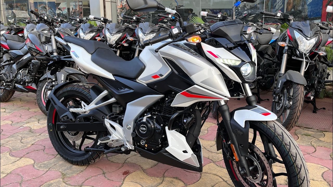 160cc में नया सितारा बनकर उभरी Bajaj की ये शक्तिशाली बाइक, लुक और फीचर्स में इसके आगे Apache भी पानी कम चाय