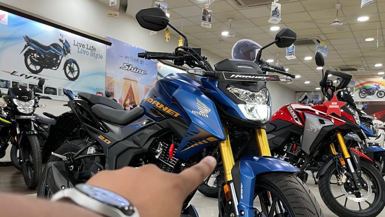 लेटेस्ट फीचर्स और स्टाइलिश लुक के साथ भारतीय भौकाल मचा रही Honda Hornet 2.0, देखे कीमत और फीचर्स