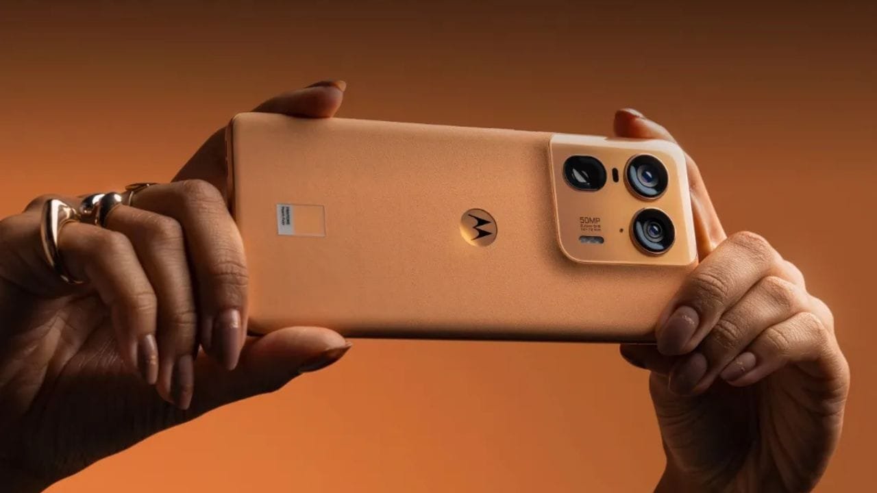 कम कीमत में iPhone जैसा अनुभव! Motorola ने लांच किया झक्कास कैमरा वाला 5G स्मार्टफोन