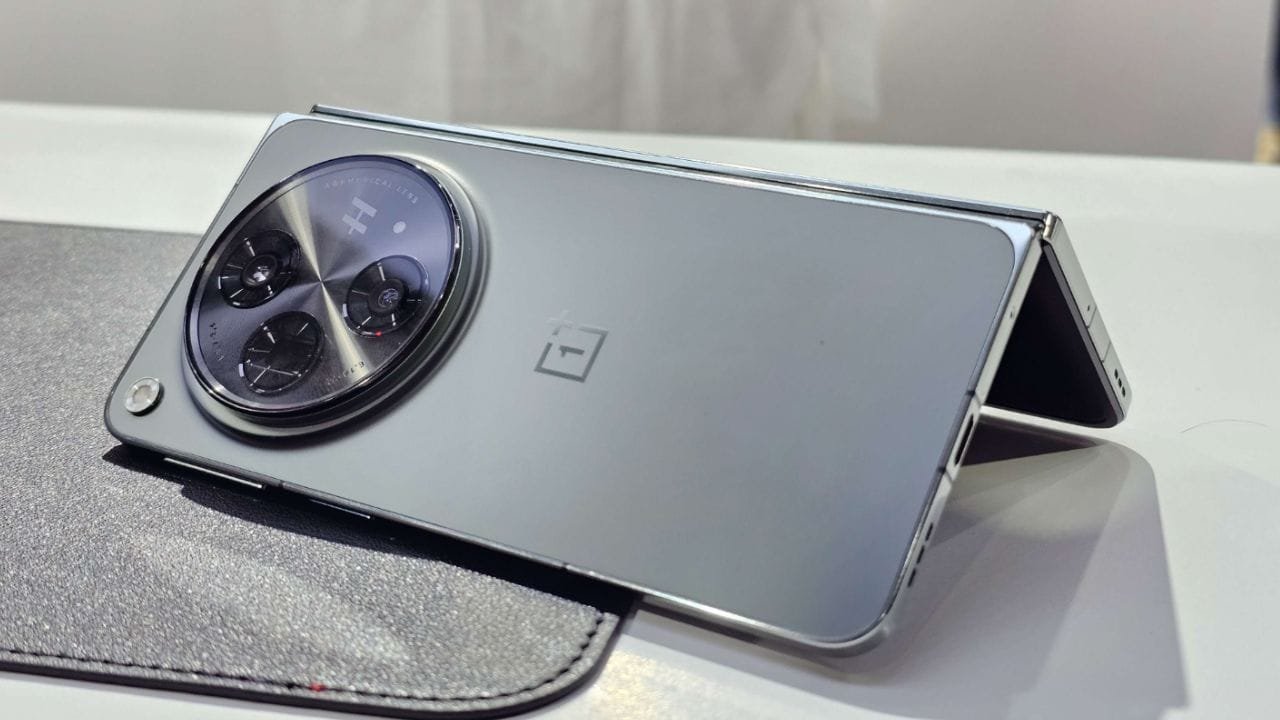 Samsung का घमंड तोड़ने OnePlus ला रहा है धमाकेदार फोल्डेबल स्मार्टफोन, देखे स्पेसिफिकेशन्स