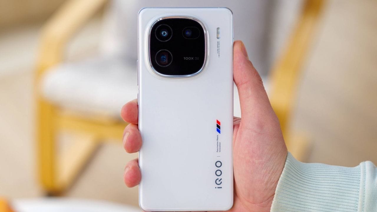 OnePlus का हाल बेहाल करने आया IQOO 12 5G स्मार्टफोन! कीमत और फीचर्स देख रह जाओगे दंग