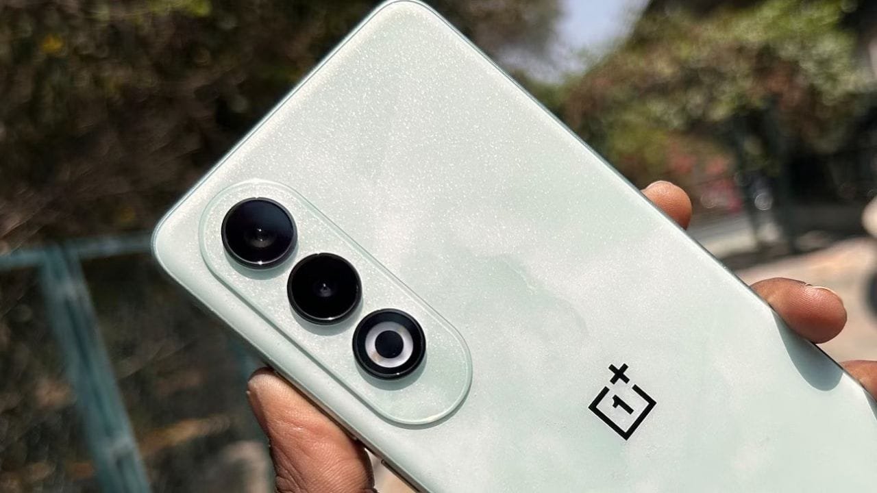 5,500mAh बैटरी और शानदार कैमरे से लैस है OnePlus का ये धांसू 5G स्मार्टफोन, देखे कीमत