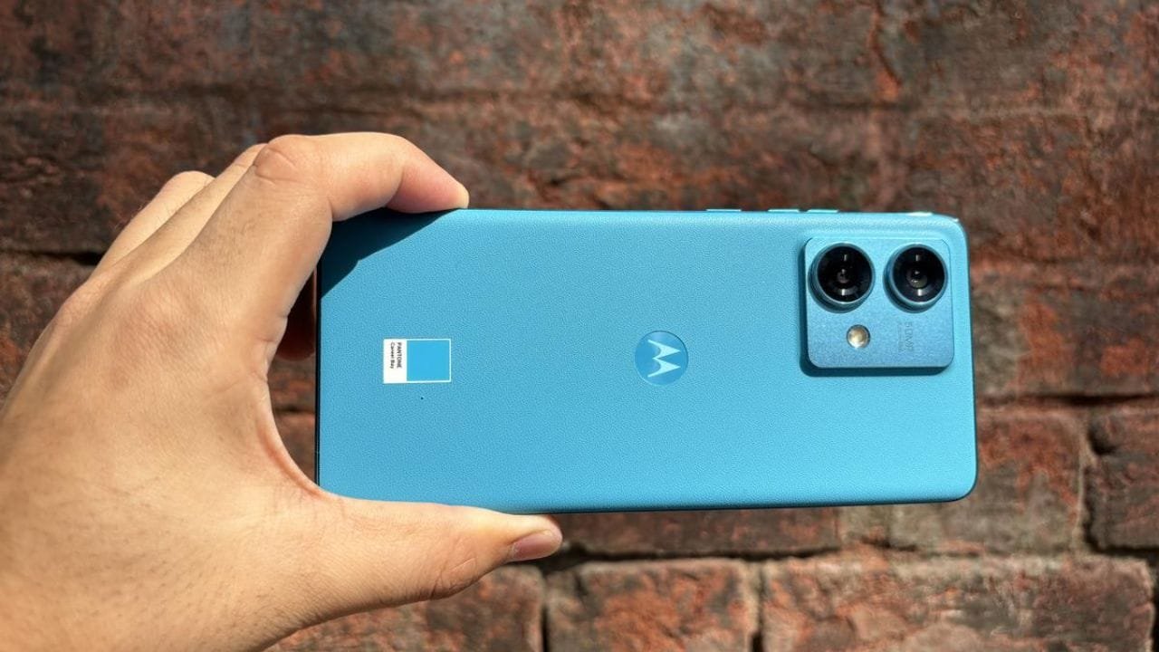 OnePlus की वैल्यू कम कर रहा Moto का ये लेटेस्ट स्मार्टफोन! सस्ती कीमत में टकाटक फीचर्स