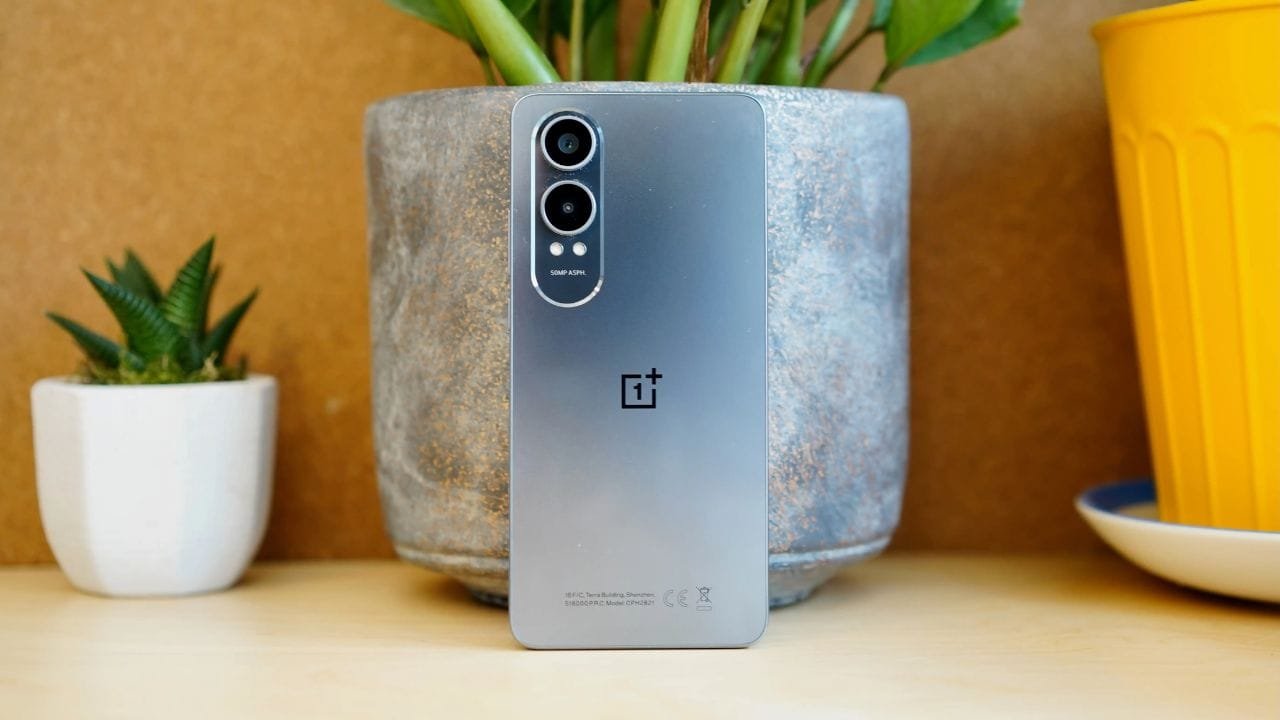 5G की दुनिया में झंडा गाड़ने आया OnePlus का 5,500mAh बैटरी वाला धांसू फ़ोन, जाने कीमत और फीचर्स
