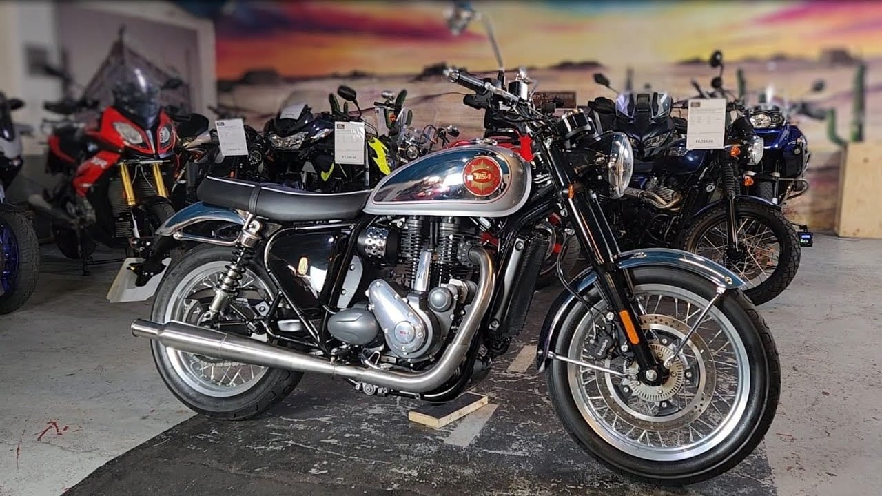 Royal Enfield को मार्केट से भगाने आई Mahindra की धांसू Bullet! दमदार इंजन के साथ मिलता है रेट्रो लुक