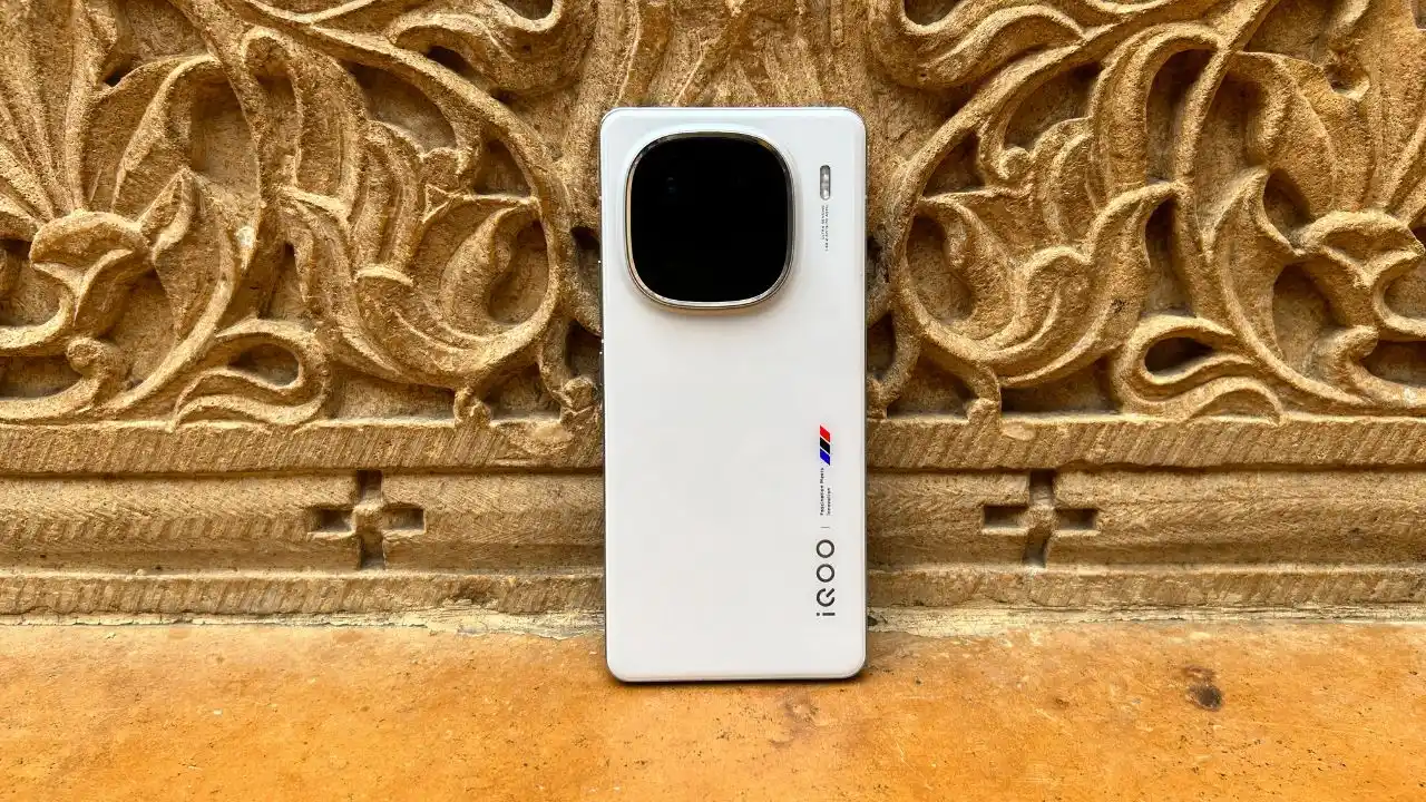 Iphone को दंग कर देगा iQOO का झन्नाटेदार स्मार्टफोन धांसू कैमरा क्वालिटी के साथ दन्नाट परफॉरमेंस
