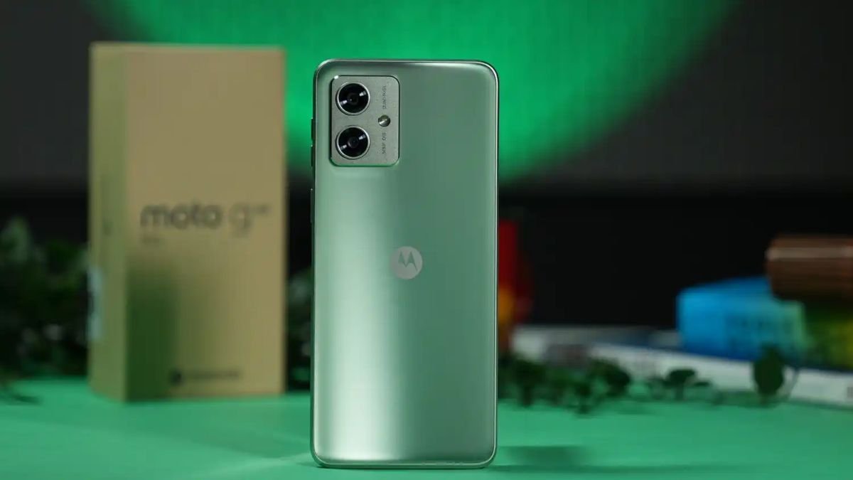Apple की किरकिरी कर देगा Motorola का जम्बो स्मार्टफोन धांसू कलर में दन्नाट फीचर्स