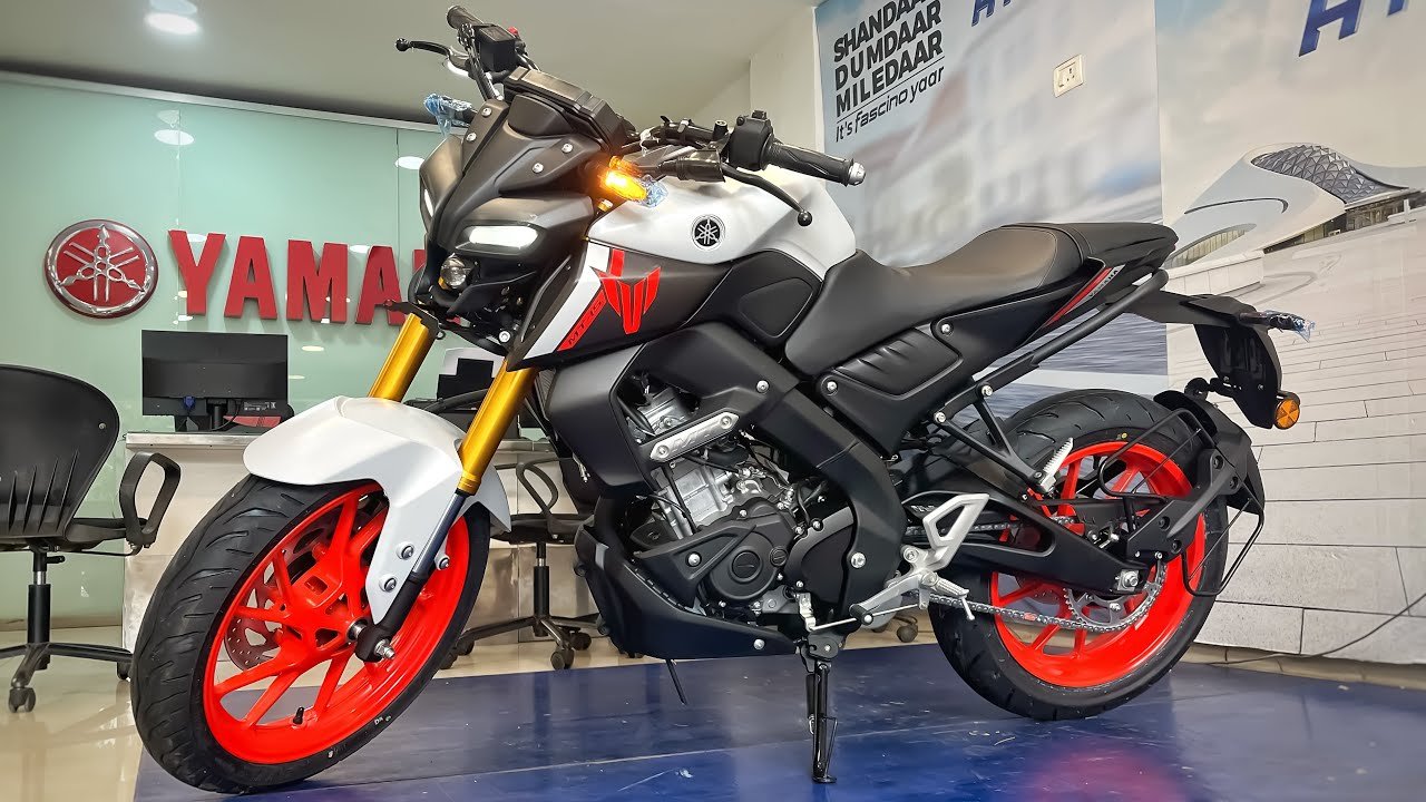 दो मोटे चक्के के साथ दबंगगिरी दिखाने आयी Yamaha की स्पोर्ट बाइक धांसू इंजन और कड़क माइलेज