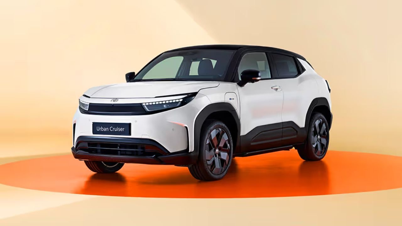 Tata को रस्ते लगाने आ रही Toyota की चमकदार Suv शक्तिशाली इंजन के साथ आलिशान फीचर्स